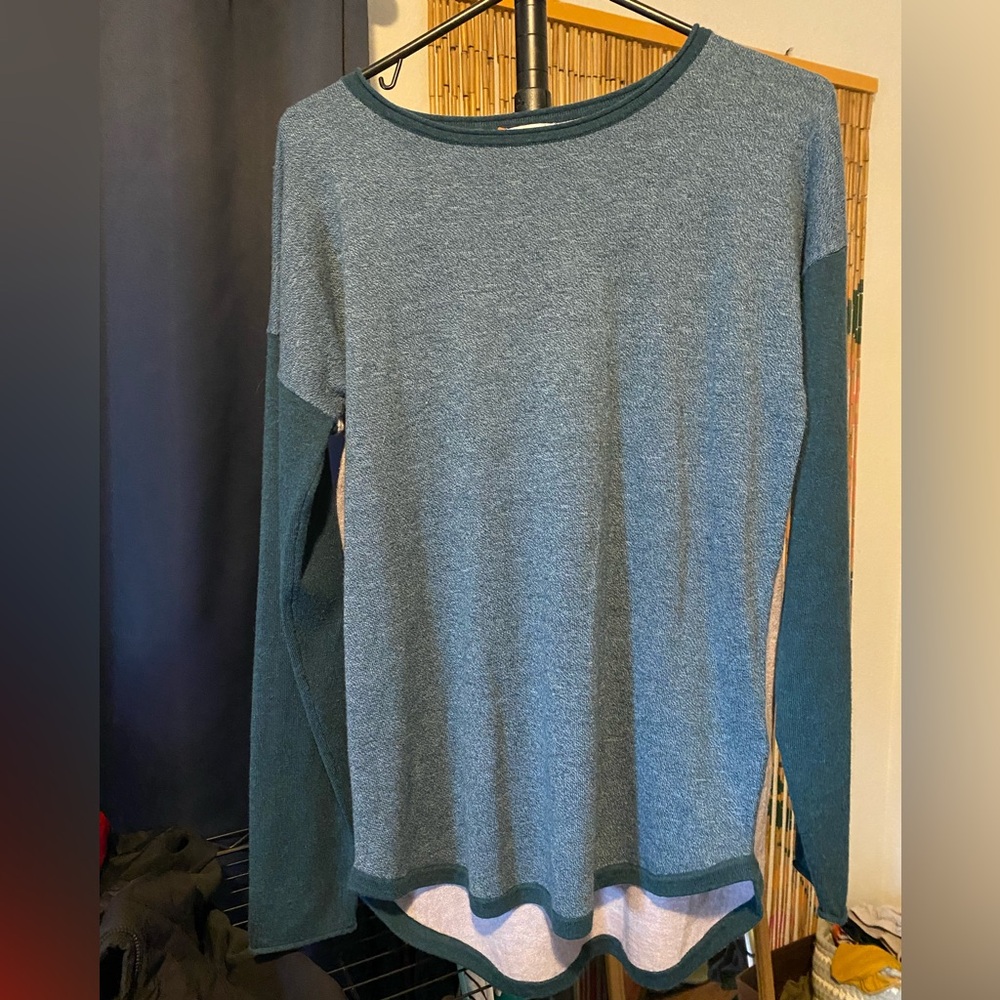 Women’s medium smartwool crewneck top